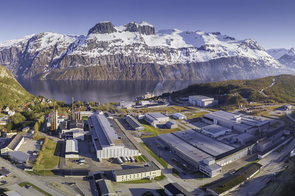 Glomfjord Hydrogen og Neptun Tromsø med avtale om grønn ammoniakk