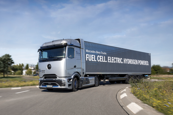 Daimler Truck produserer 100 hydrogenlastebiler